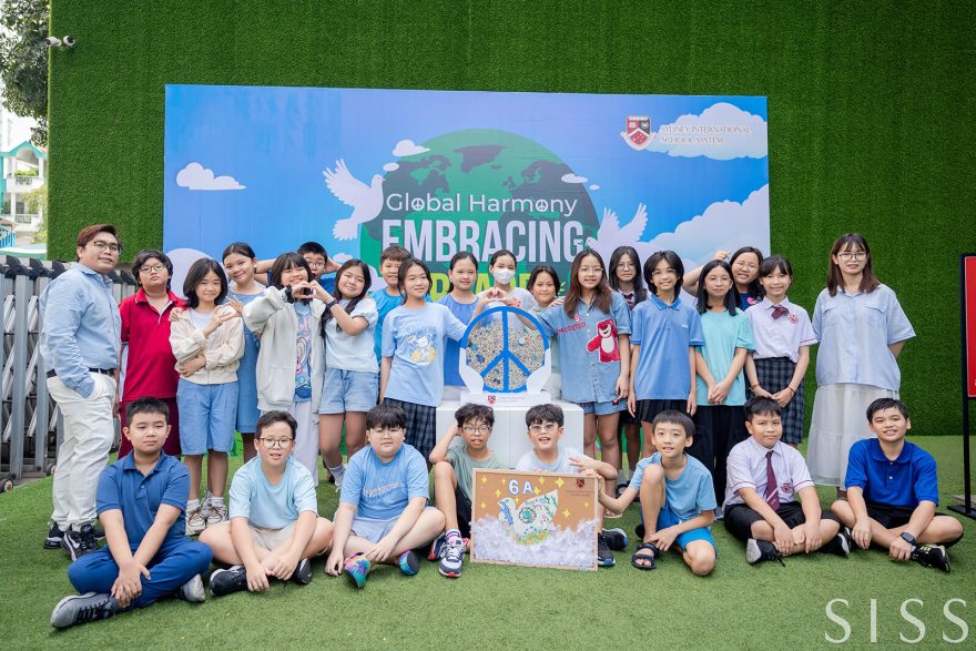 jaguars-lan-toa-thong-diep-hoa-binh-trong-ngay-peace-day