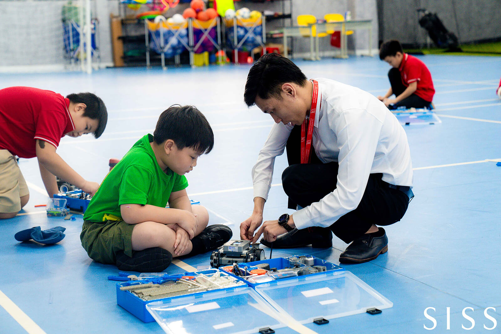Tại Trường Tiểu học và THCS Sydney, giáo viên và học sinh cùng tham gia vào quá trình lựa chọn và xây dựng dự án