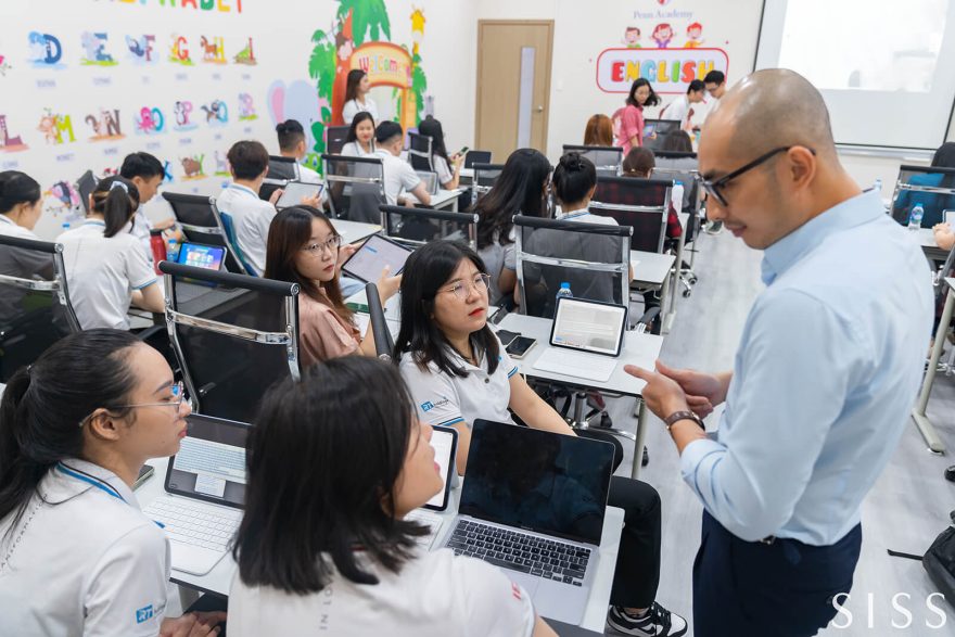 siss-teachers-took-part-in-the-training-workshop-ipad-applications-in-teaching-with-the-apple-team