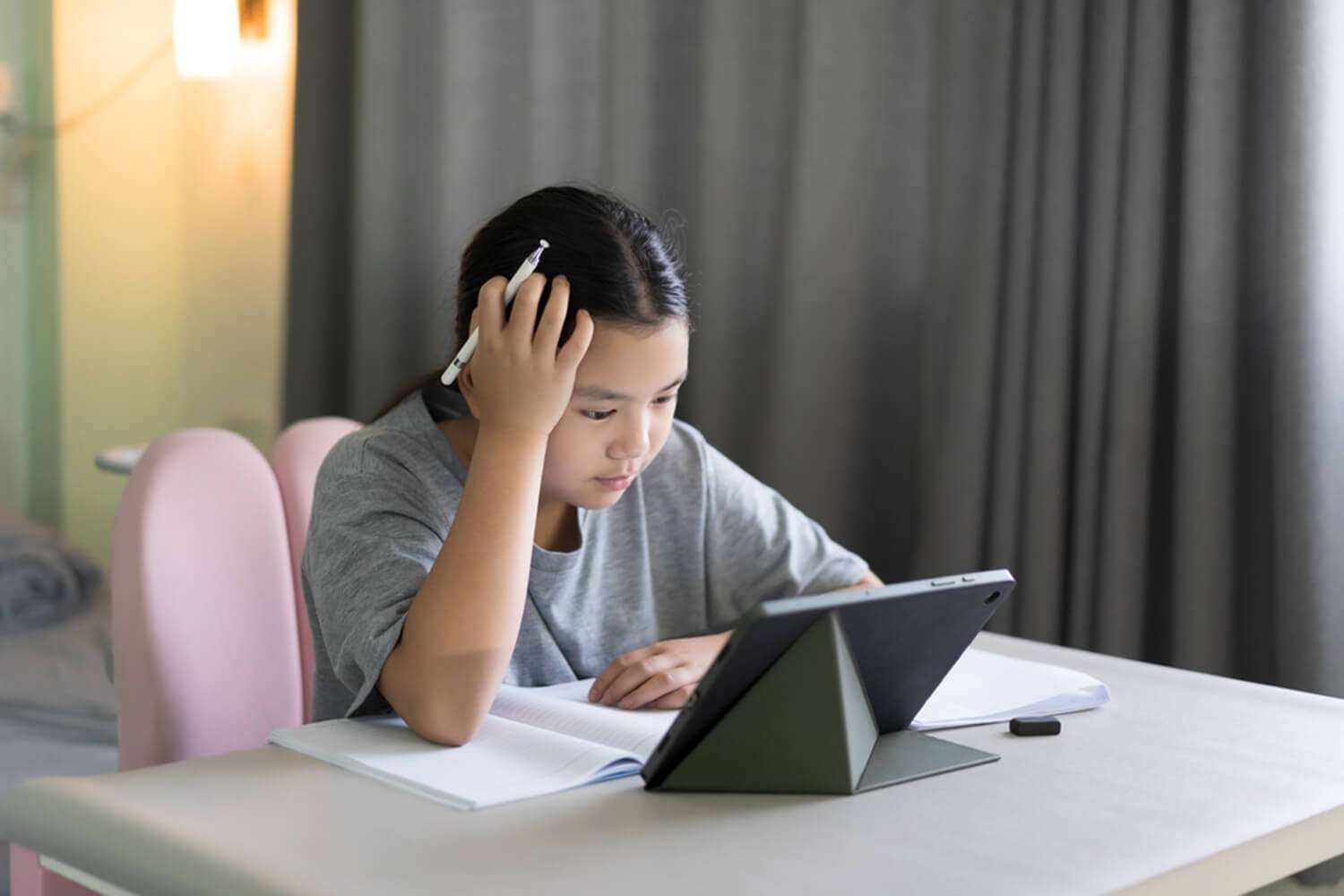 Trẻ cảm thấy như thế nào khi gặp áp lực trong học tập?
